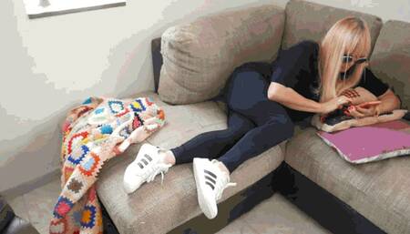 Smelly socks and sneakers Part 2 returns AVI (1280x720) FHD