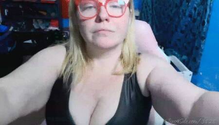 Camshow: Red Shiny Miniskirt Orgasm