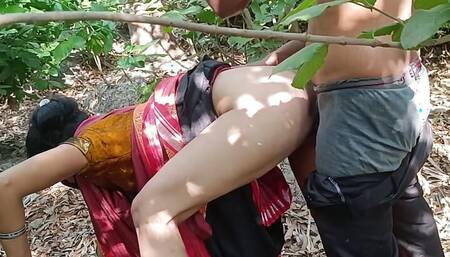 Desi Bhabhi Ki Chudai jungle mein - Indian Hot Sex