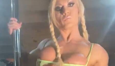 Muscular Pole Dance