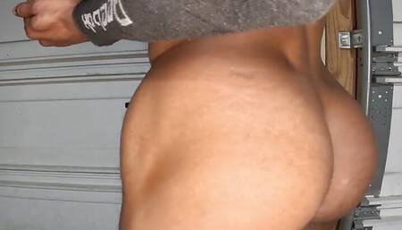 Bubble Butt Twink Claps Ass and Twerks