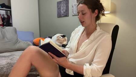 Sexy Brunette Reading a Hot Romance Novel and Getting off to It