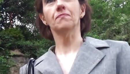 Greedy cougar real estate agent gets her ass pounded to sell faster