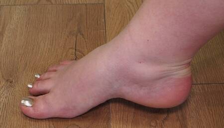 #5 Submissive foot slave addicted to my big feet (no talking)