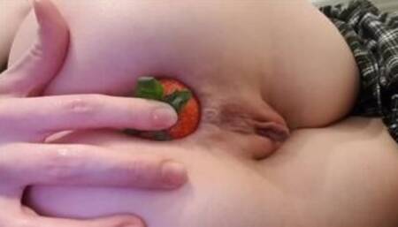 Teen inserts big strawberry in her ass and pushes it out