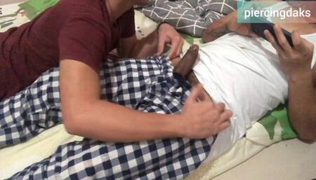 habang nag lalaro ako ng M.L si tropa nialalaro din alaga ko,ang sarap sa pakiramdam