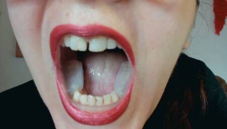 Old bite and broken teeth - Video edited in very high resolution 1080HD