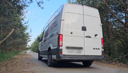 Bouncing MAN TGE Van