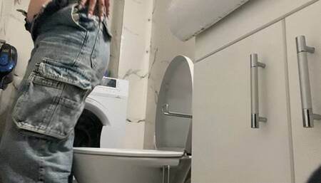 Huge ass blonde girl toilet sitting