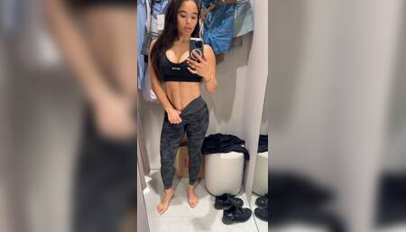 Whoopssiiieeee naked in Zara ???? Do you think I can come back after this?????