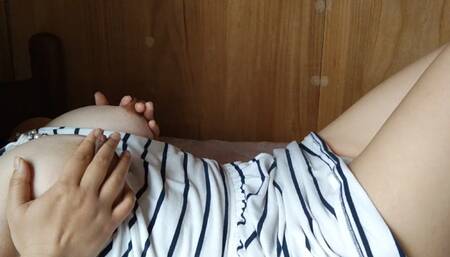 A Japanese woman who masturbates her nipples while shaking her hips.