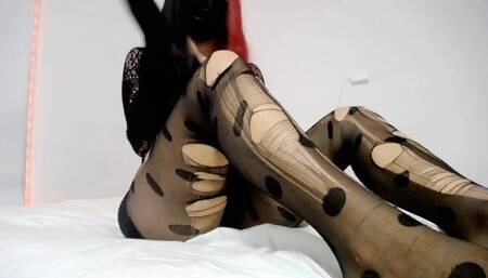 Torn pantyhose, tearing my black pantyhose, ooh no they are destroyed