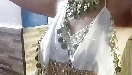 Arab cleaning girl doesn't speak my language and gets excited when I show her my big hard cock