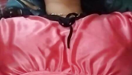 Desi bhabhi enjoyed putting finger in her pussy