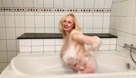 Let’s get naughty in the tub on International bubble bath day