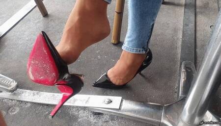 my shoe is stolen under the Table HD mp4 1920x1080