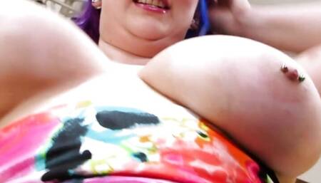 42G Bikini Babe Bares Boobs & Butt