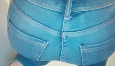 Peeing in my jeans and masturbate in my urin