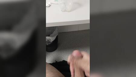 Leo Strocking in Toilet
