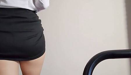 English Tutor Forgot to Put on Panties and Flashed Her Pussy