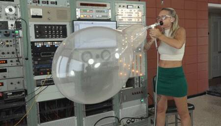 MJ Blows a Q18 to Bursting (MP4 - 1080p)