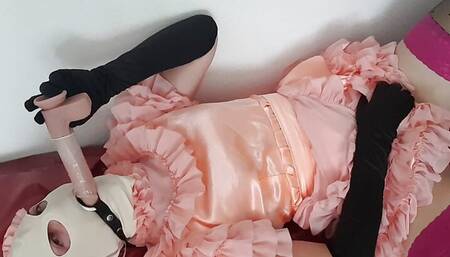Sissy playing with a dildo and cumming in its own mouth