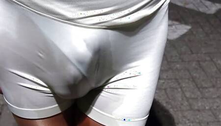 I do sports and piss in my yoga pants in shiny tights