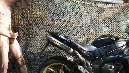 dabg0 fucks a 2009 Yamaha R1 with dual Akrapovic exhaust