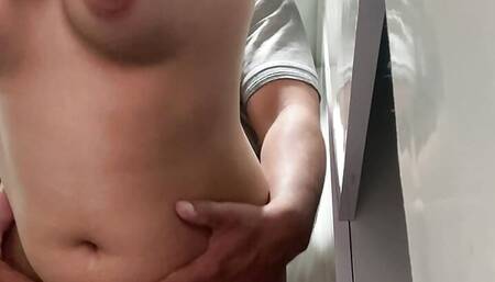 Chachi Apni Choot Mein Ungli Kar rahi thi aur Moan kar rahi thi aaya choot chatne laga aur jamakar choda chachi ko