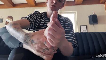 i oil my feet (4K MP4)