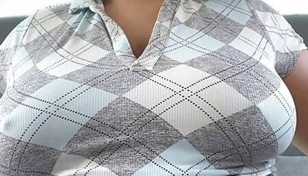 Ebony turns her backseat soaking wet