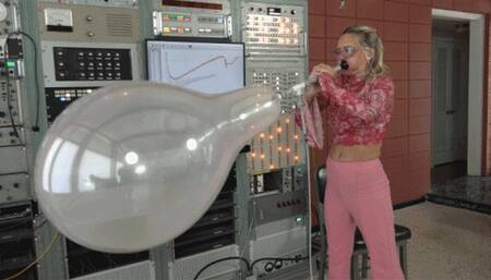 MJ Blows a Double-Stuffed Q18 to Bursting (MP4 - 1080p)