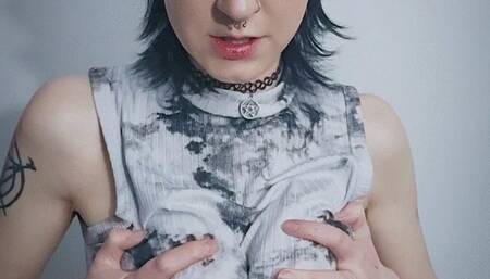 Cami Jackson Licks her Armpits