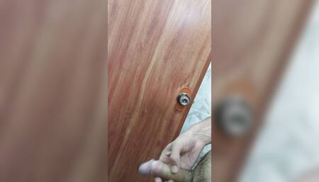 I jerk off on ketamine in a hostel'restroom