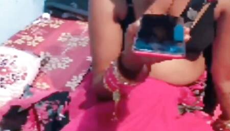 Desi Delhi's whore Bhabhi in red saree gave a chance to get fucked in one place Hindi audio player