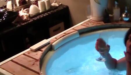 Amateur Couple Fucking in the Hot Tub