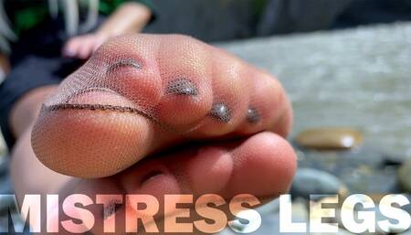 Goddess In Tan Nylons Show Her Cute Nylon Soles And Toes On The Riverside (MP4 4K)