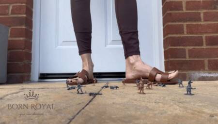 Crushing soldiers outside (voice)