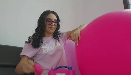 Marianna does a great SIT TO POP with a 40-inch balloon