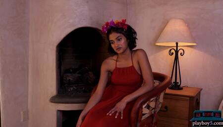 Indian beauty shows her fantastic curves