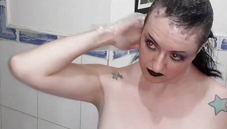 Naked Goth slut dyes hair