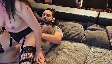 Vends-ta-culotte - Hot sextape of a French amateur couple with a beautiful brunette MILF in sexy lingerie