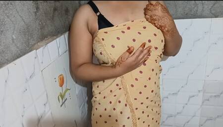 Hot And Sexy Bhabhi In Bathroom Video