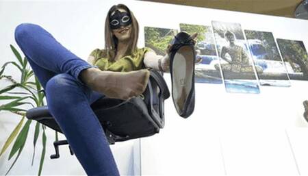 Office colleague's fetish for stinky feet