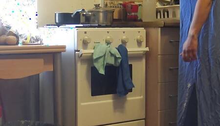 TURKISH WIFE is shocked when husband gives her a surprise cumsot!!! KONUSMALI TURKCE