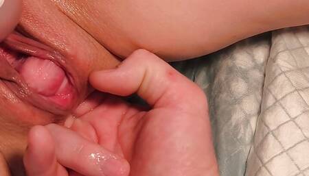 Fingering pussy through the asshole for squirting