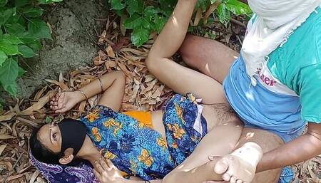 Devar Ne bhabhi ko jungle mein lekar jakar bahut chudai ki