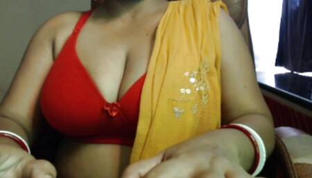 Hot girl in her sexy young life opens her boobs and does nude pussy fingering.