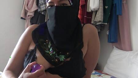arabic mistress wants to fuck submissive bisexual guys in their asshole