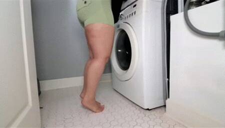 INEED2PEE IPOD Milah Romanov pissing spandex booty shorts omorashi